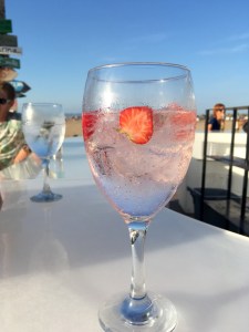strawberry gin tonic marina beach club valencia