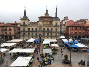 plaza mayor market day leon spain
