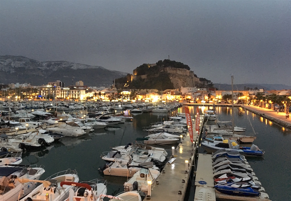 Denia-Castle-at-night