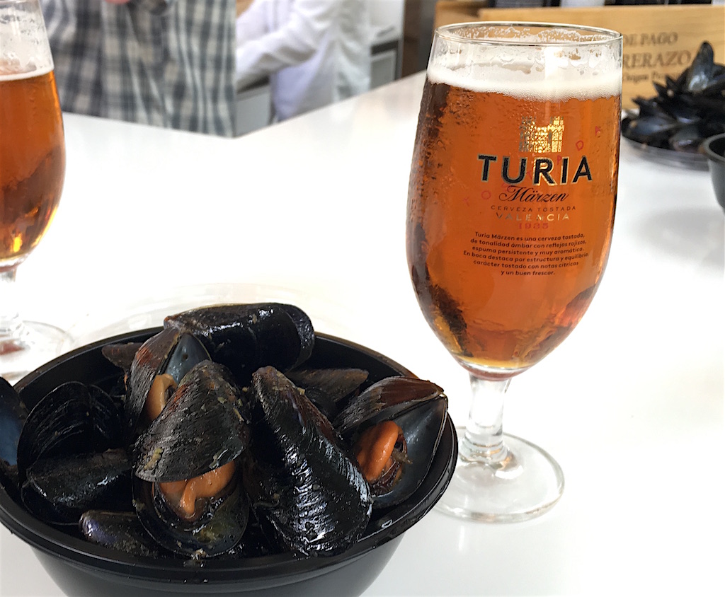 Turia Marzen cerveza and Clotxinas Valencia Spain