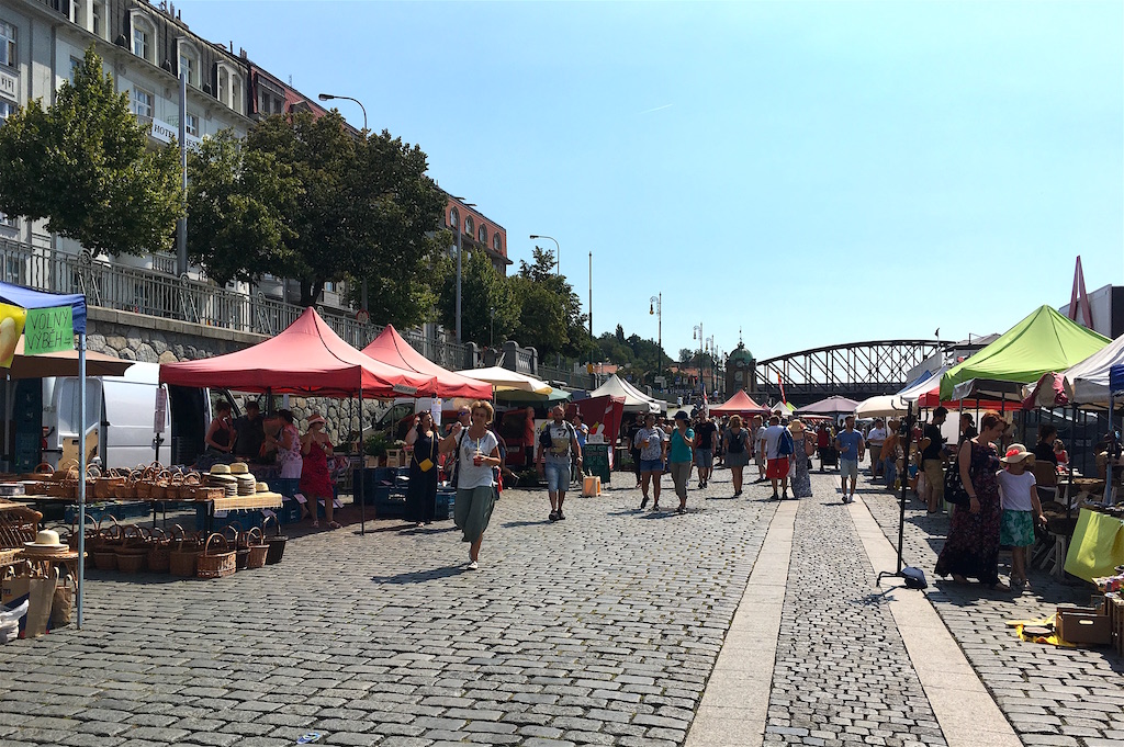 Naplavka riverbank farmers market