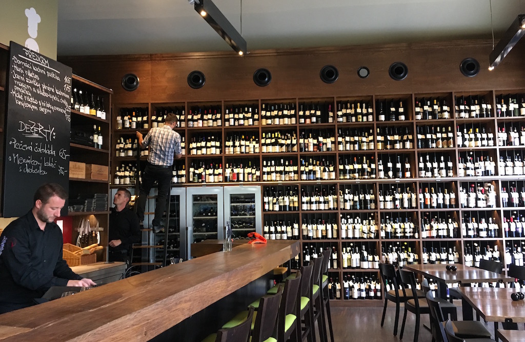 Vinograf-Senovážné-wine-bar