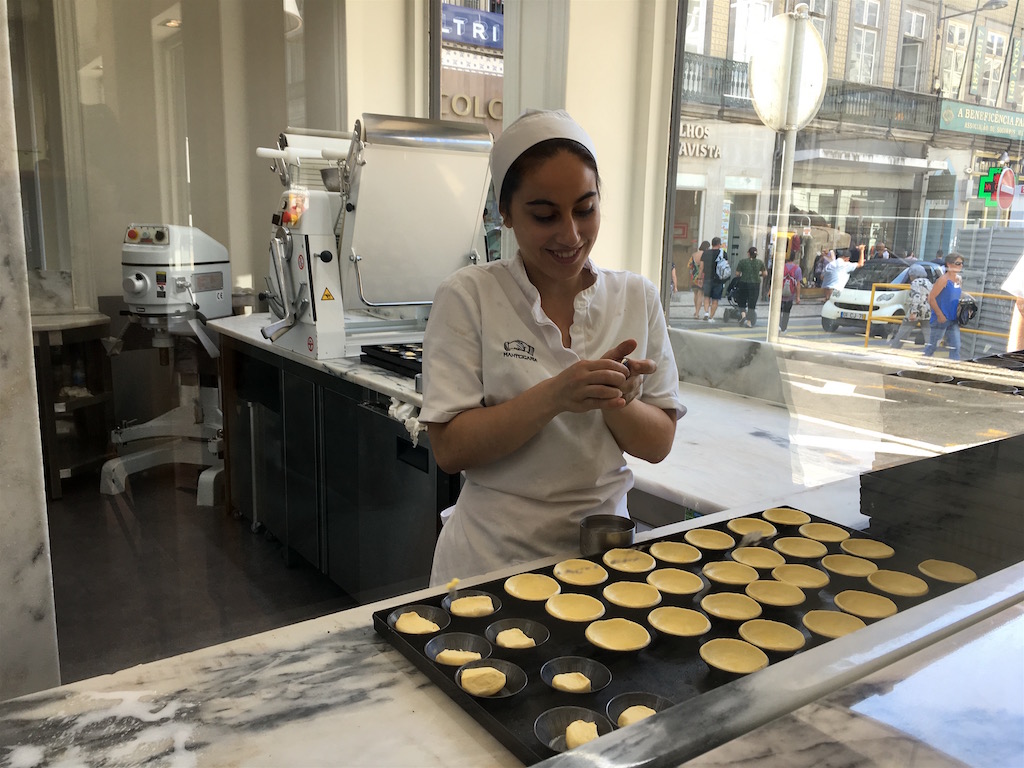 Manteigaria making the pasteis crust