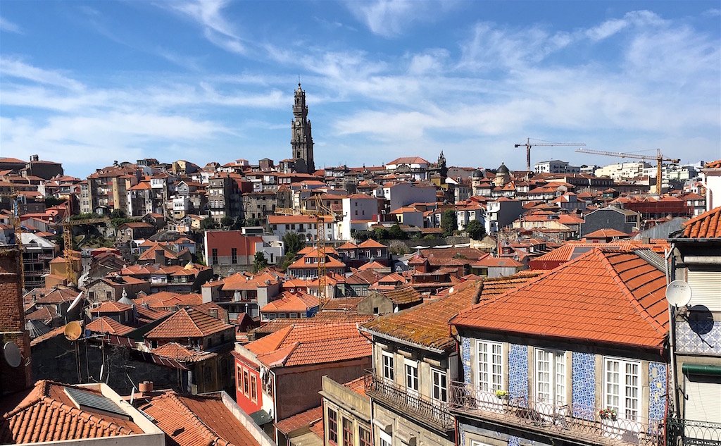 Construction-cranes-in-Baixa