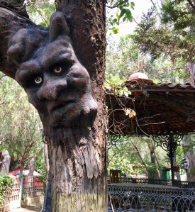 Vinedo Toyan tree carving