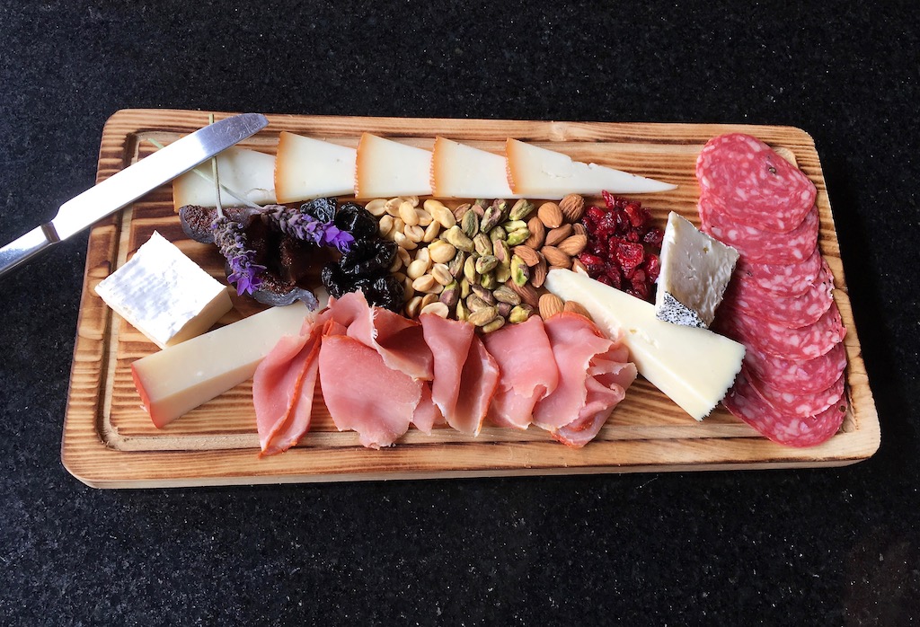 cheese and charcuterie tabla cuna de tierra winery